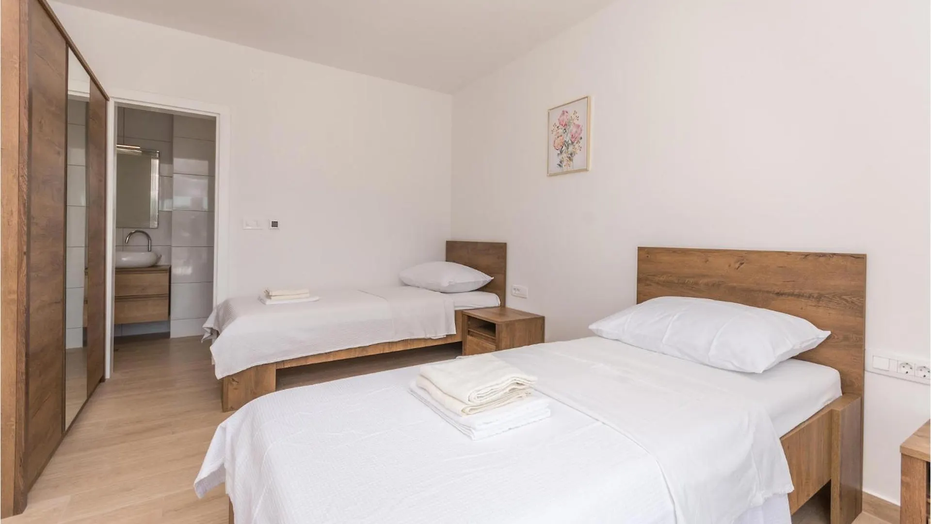 Lovely Home In Radosinovci With Wifi Pristeg