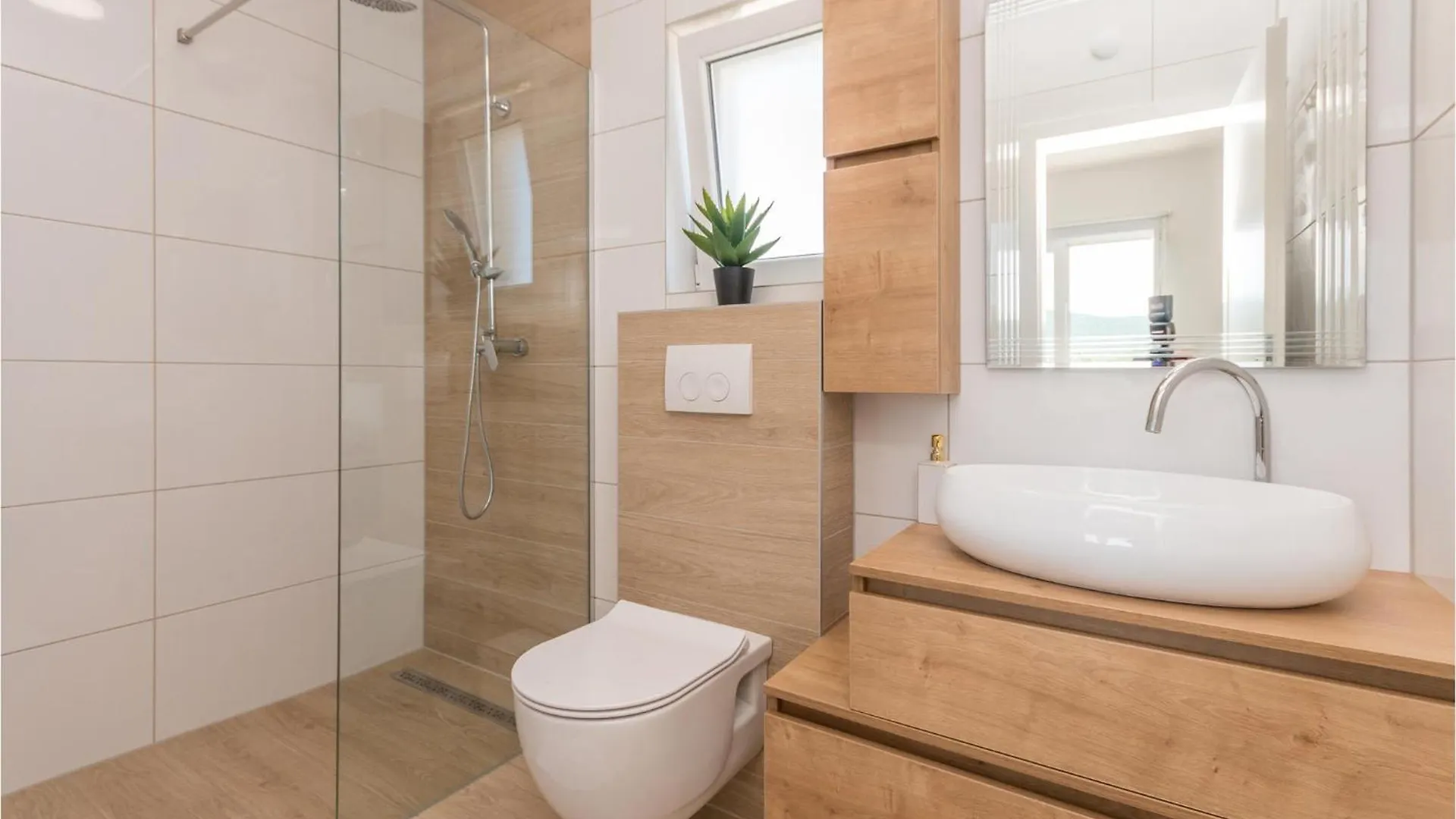 Lovely Home In Radosinovci With Wifi Pristeg 0*,